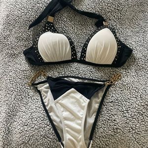 VICTORIA’S SECRET B&W BIKINI